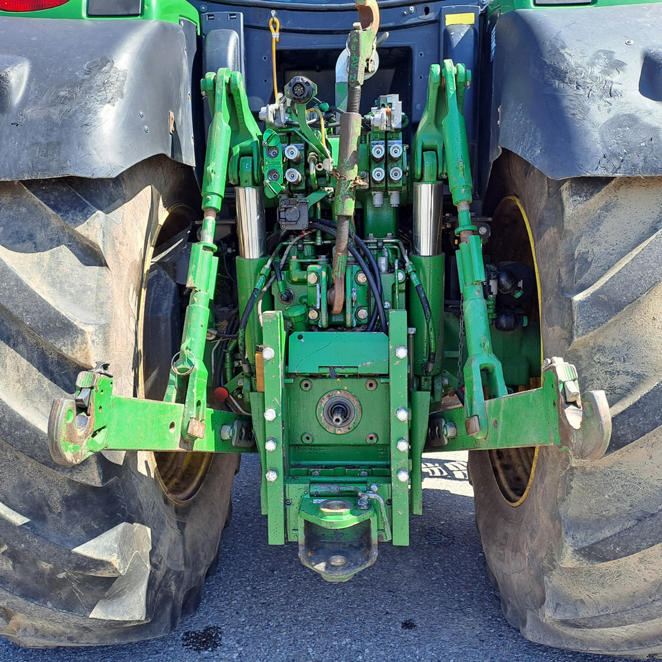 JOHN DEERE 6210R - Farm tractor: picture 5 JOHN DEERE 6210R - Farm tractor: picture 5
