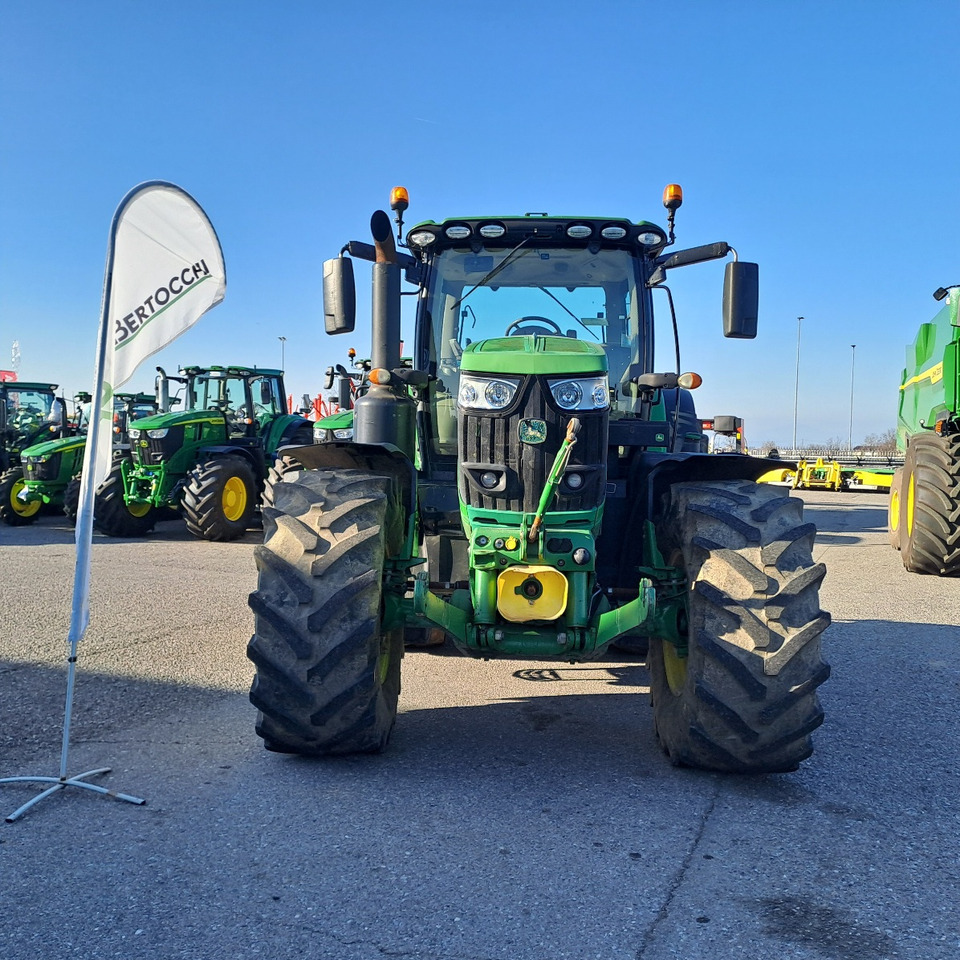 JOHN DEERE 6215R - Farm tractor: picture 2 JOHN DEERE 6215R - Farm tractor: picture 2
