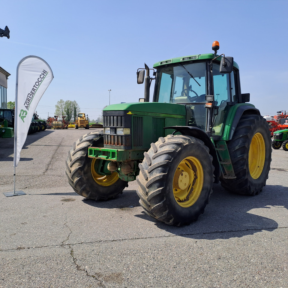 JOHN DEERE 6910 - Farm tractor: picture 1 JOHN DEERE 6910 - Farm tractor: picture 1