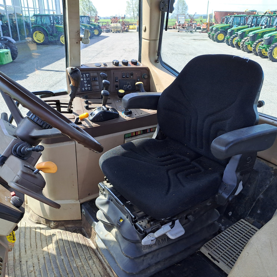 JOHN DEERE 6910 - Farm tractor: picture 5 JOHN DEERE 6910 - Farm tractor: picture 5