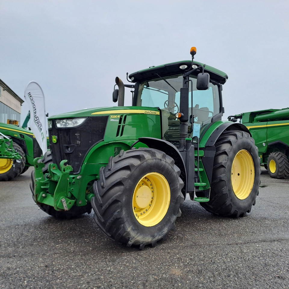 JOHN DEERE 7230R - Farm tractor: picture 1 JOHN DEERE 7230R - Farm tractor: picture 1