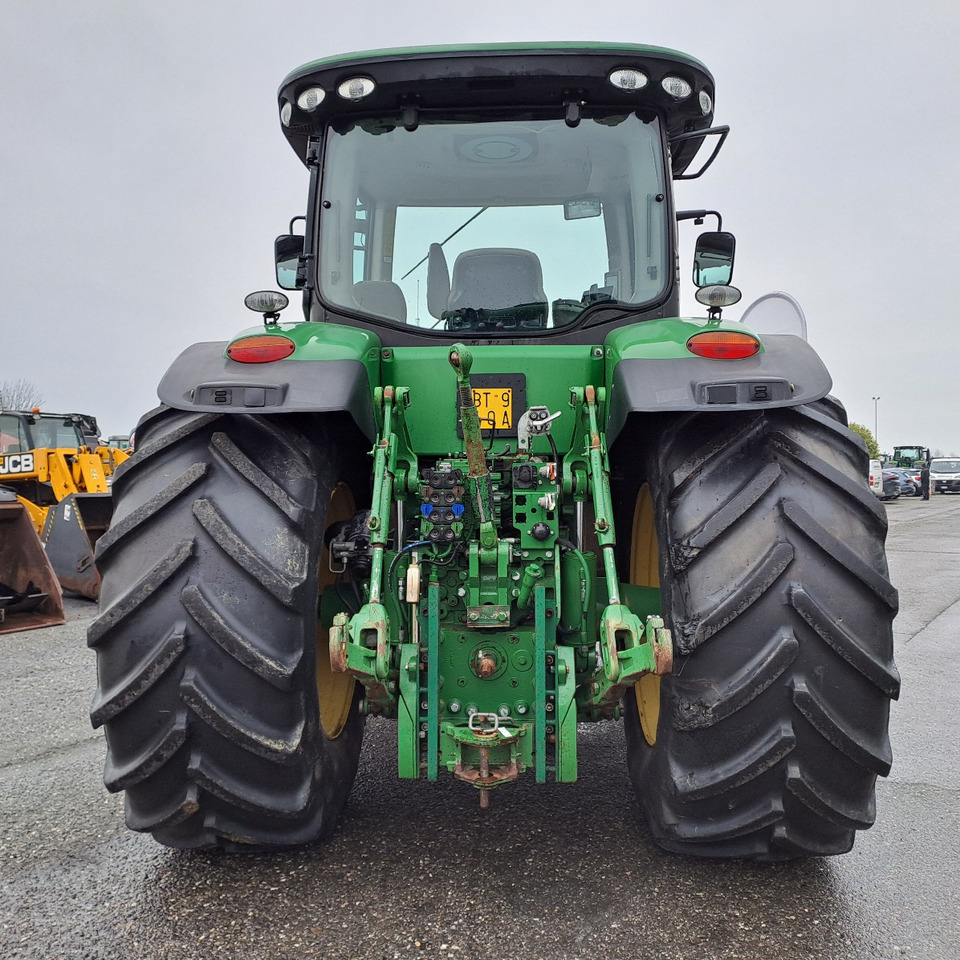 JOHN DEERE 7230R - Farm tractor: picture 5 JOHN DEERE 7230R - Farm tractor: picture 5