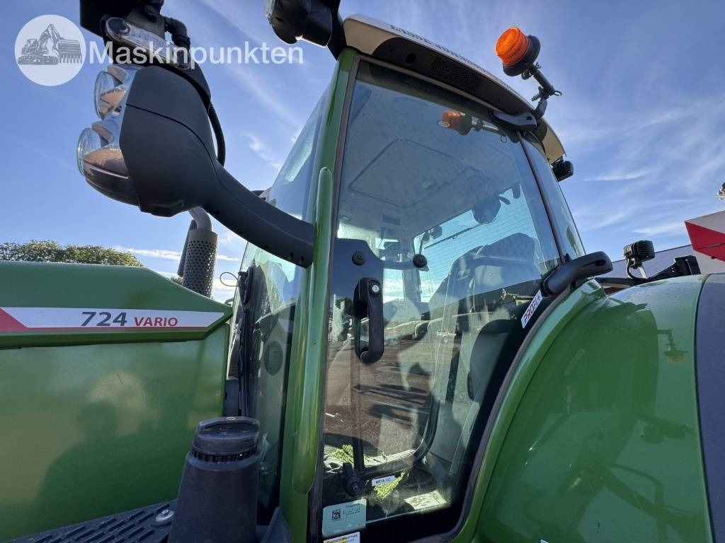 Farm tractor Fendt 724 Vario: picture 24