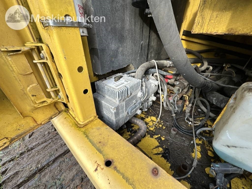 Crawler excavator Komatsu PC 210 LC-8: picture 17 Crawler excavator Komatsu PC 210 LC-8: picture 17