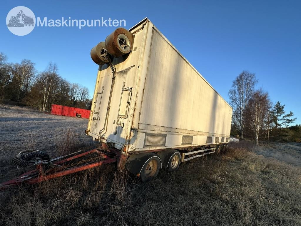 Skåpsläp med hydrauliskt öppningsbar sida - Closed box trailer: picture 1 Skåpsläp med hydrauliskt öppningsbar sida - Closed box trailer: picture 1