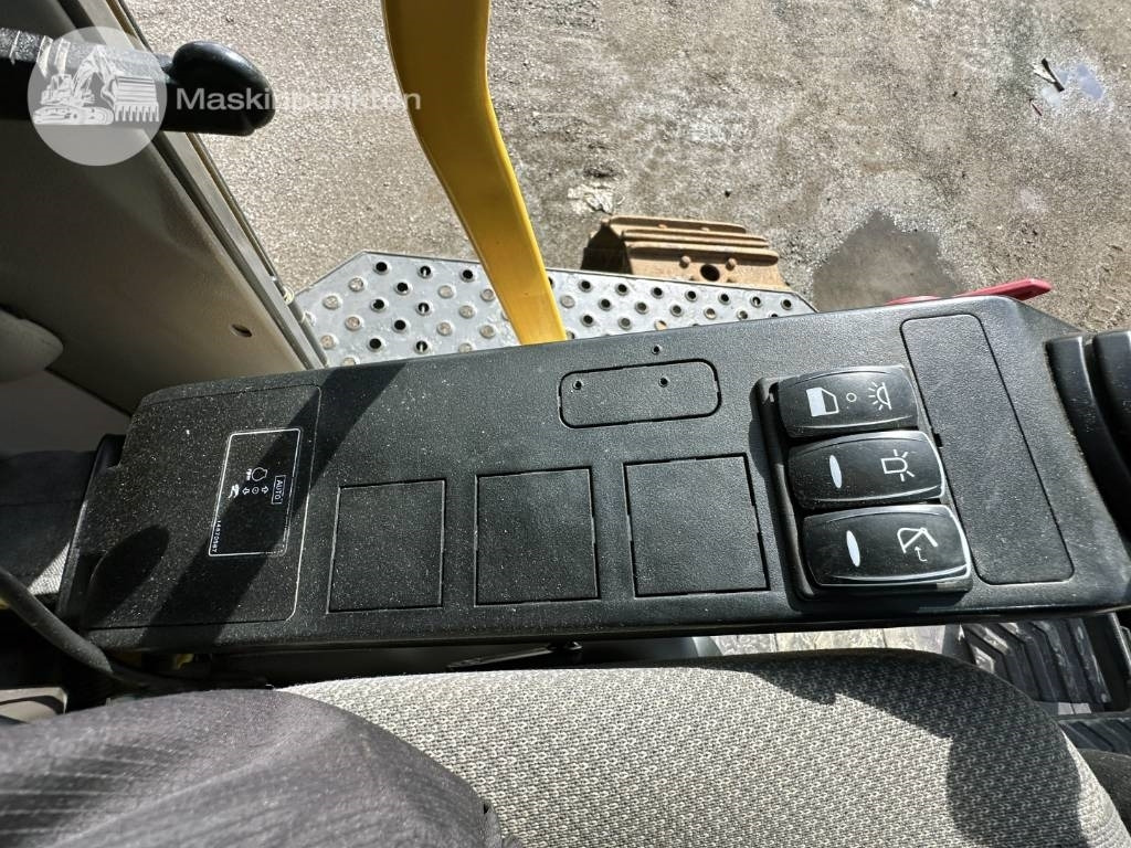 Crawler excavator Volvo EC 380 EL: picture 20