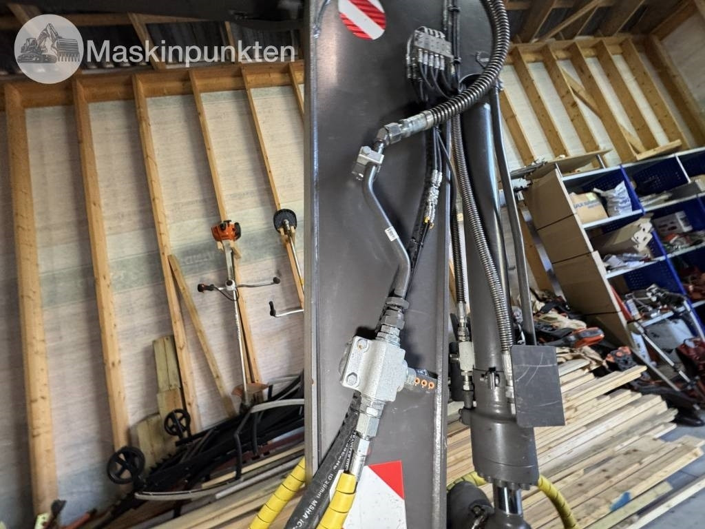 Mini excavator Volvo ECR 88 D: picture 25