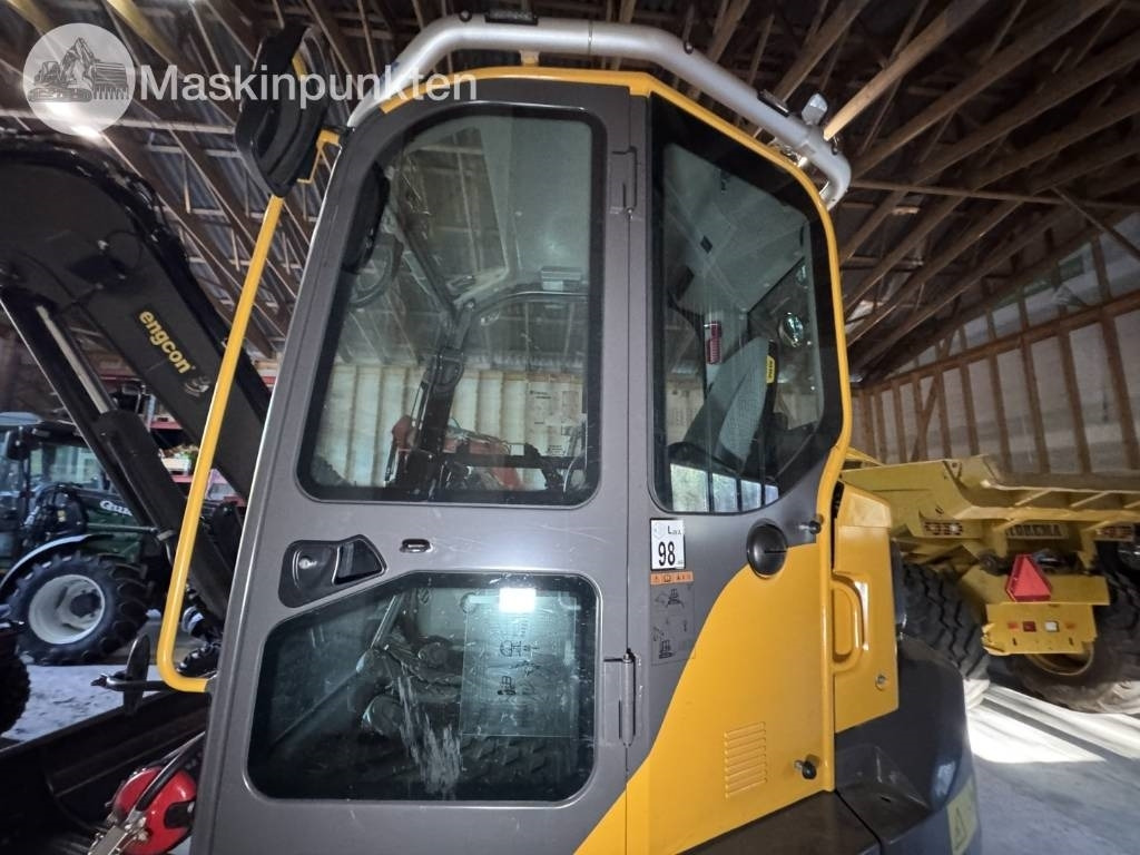 Mini excavator Volvo ECR 88 D: picture 41