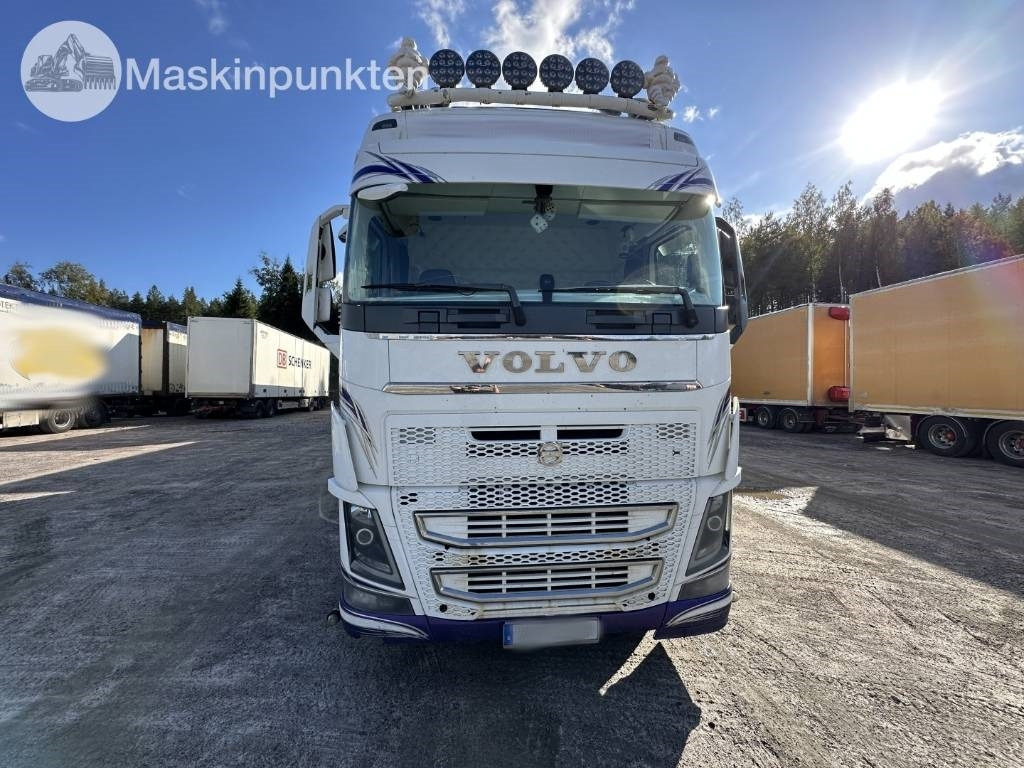 Volvo FH 16 750 - Box truck: picture 3 Volvo FH 16 750 - Box truck: picture 3