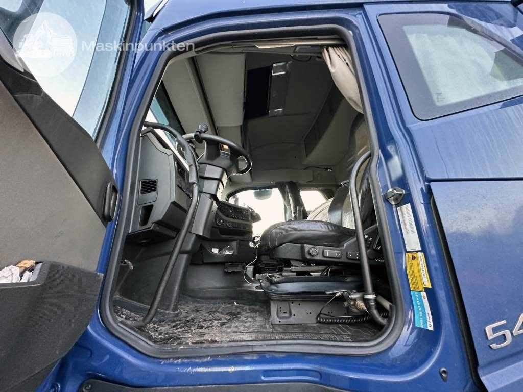 Crane truck Volvo FH 540: picture 11