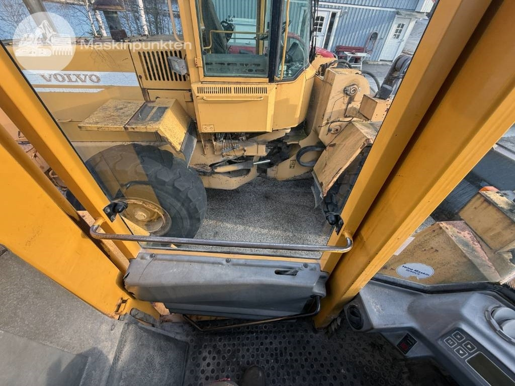 Wheel loader Volvo L 120 C: picture 19