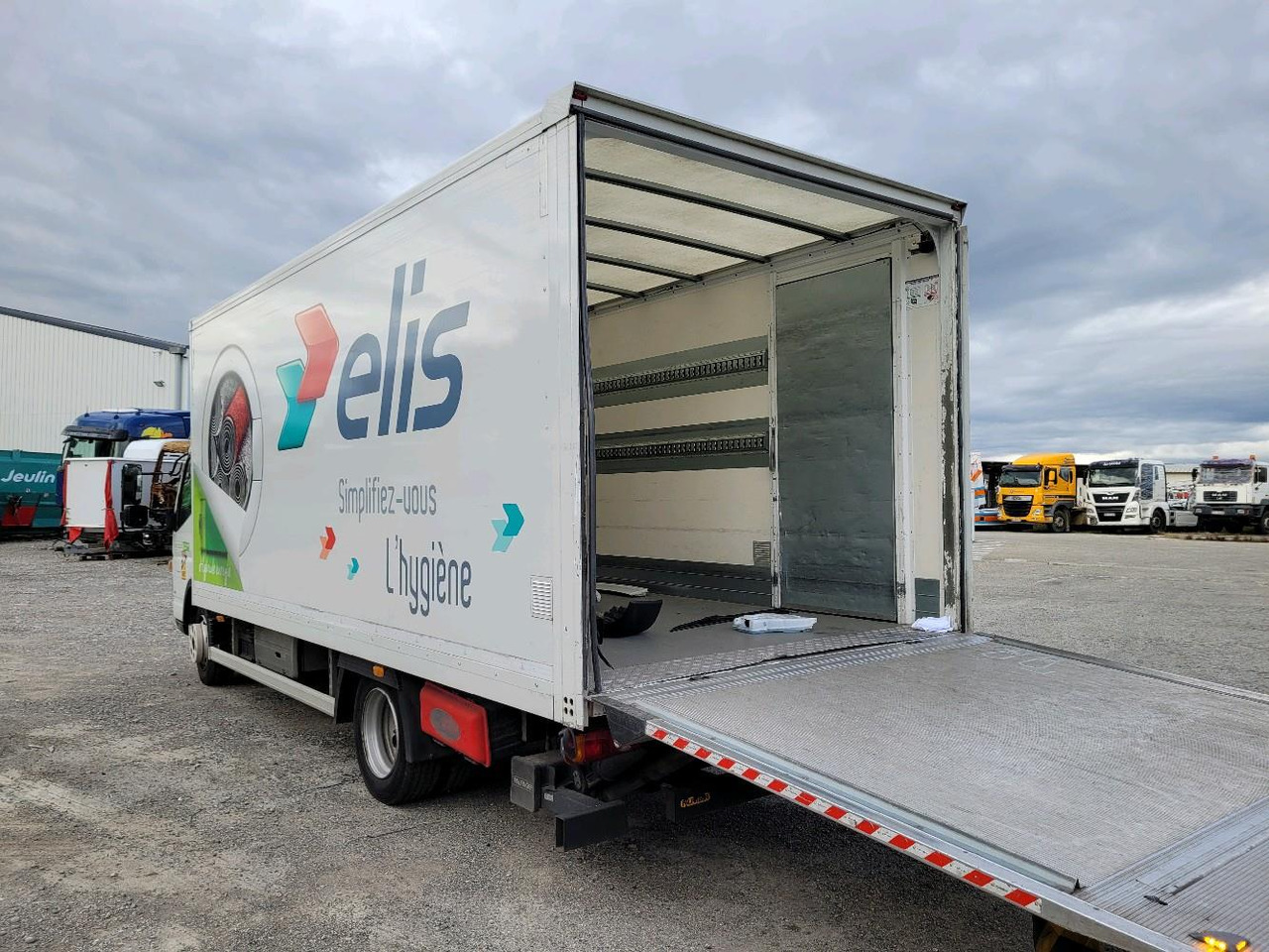 Box truck FUSO CANTER 7C15: picture 7