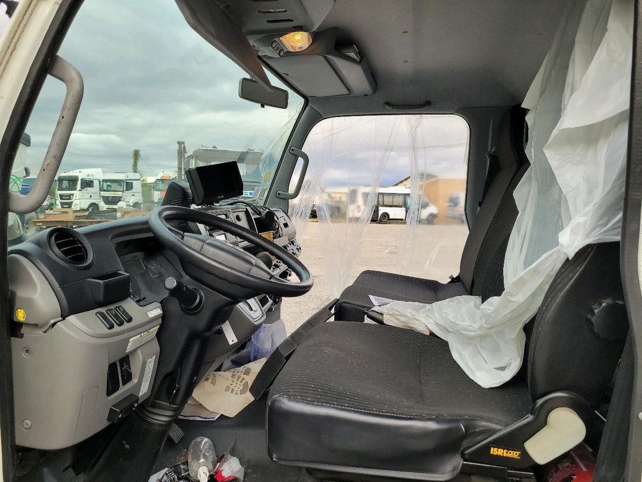 Box truck FUSO CANTER 7C15: picture 10