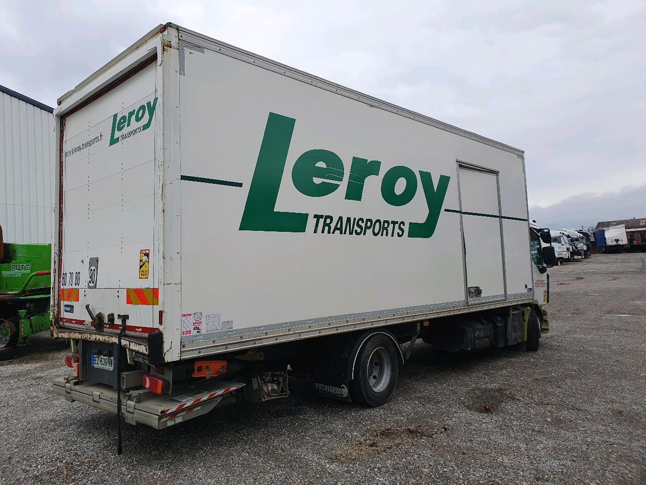 RENAULT D 12 DTI 215 - Box truck: picture 4 RENAULT D 12 DTI 215 - Box truck: picture 4