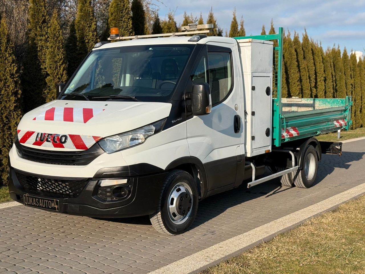 Iveco 35C16 TIPPER TOOL BOX - Tipper van: picture 2 Iveco 35C16 TIPPER TOOL BOX - Tipper van: picture 2