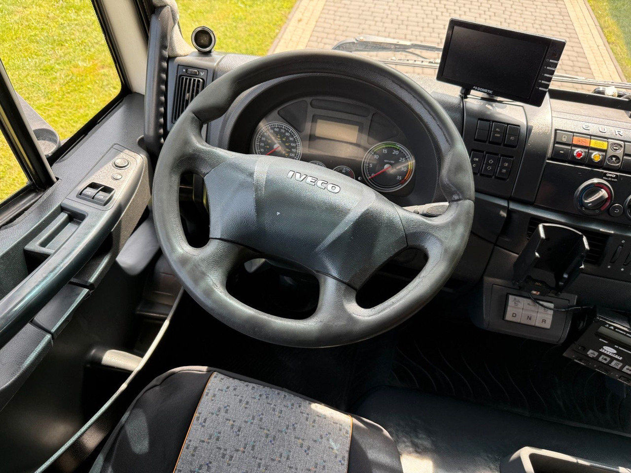 Refrigerator truck Iveco EUROCARGO 12T E22 CARRIER SUPRA 850 MT: picture 11