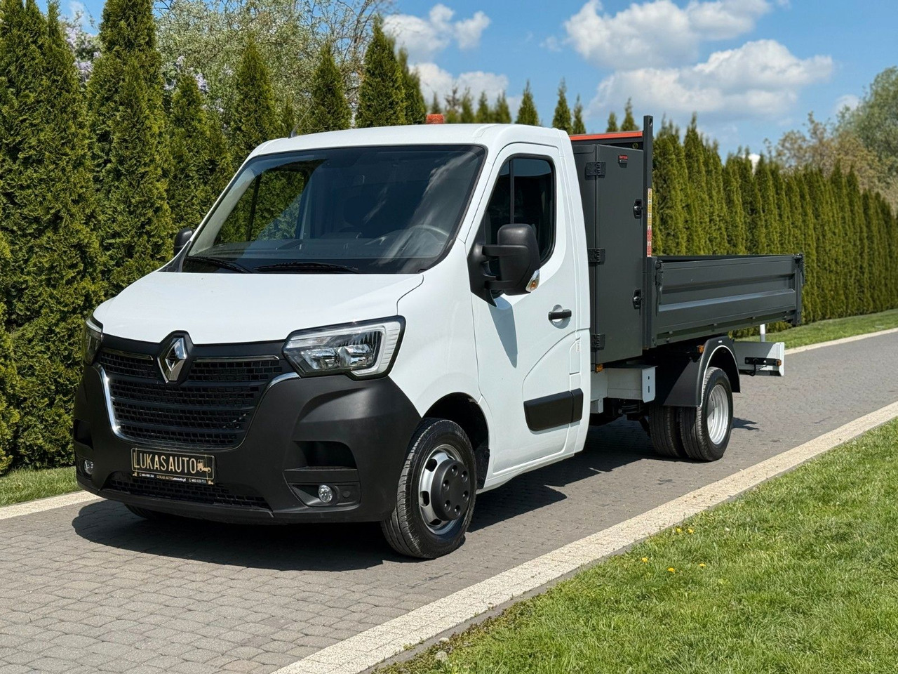 Renault MASTER TIPPER 3 SEATS LOW KMS - Tipper van: picture 1 Renault MASTER TIPPER 3 SEATS LOW KMS - Tipper van: picture 1
