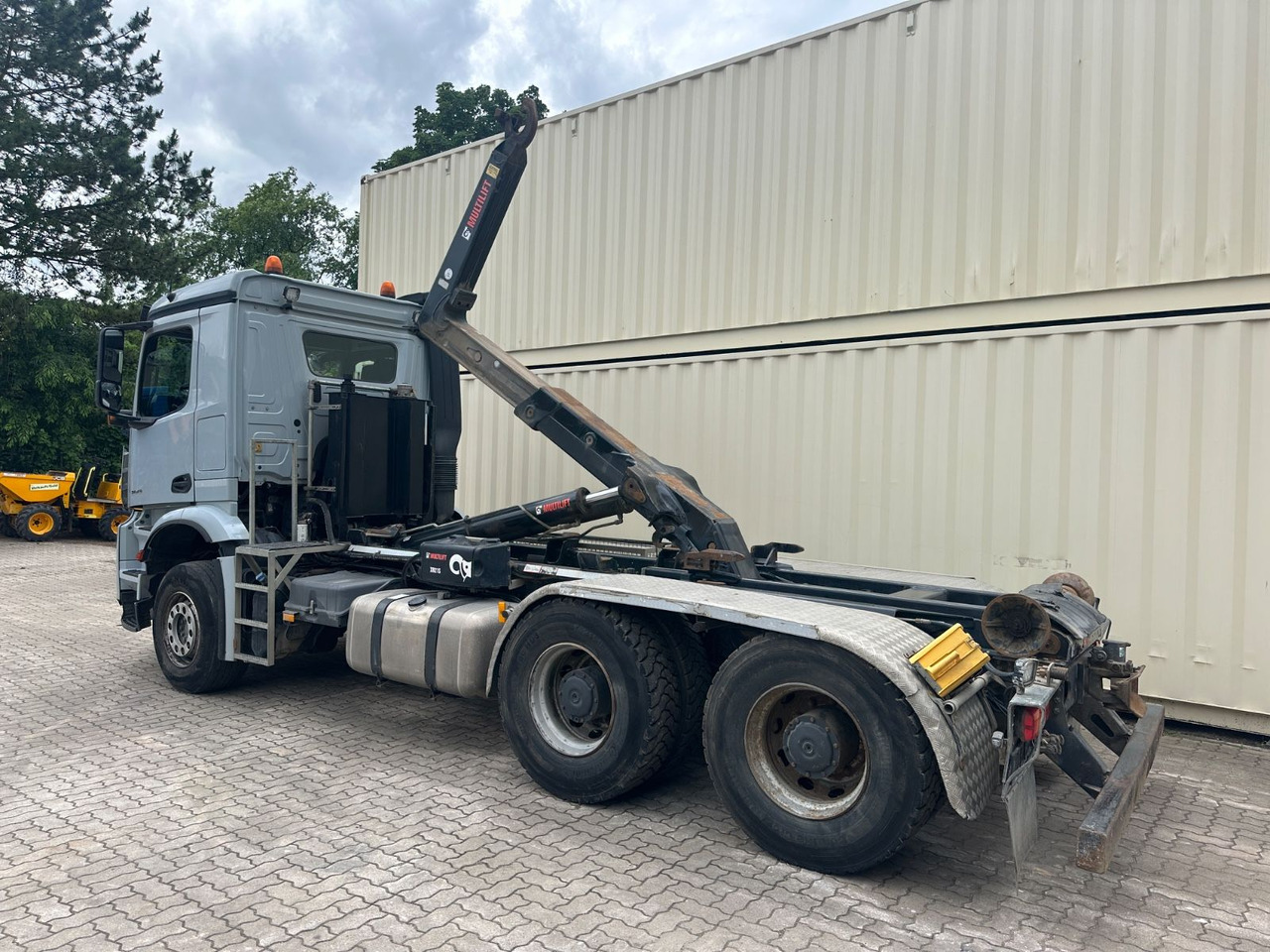 Mercedes-Benz Arocs 2643/Hiab M. /1. Hd /R.St. 3.90m/265.773KM - Hook lift truck: picture 3 Mercedes-Benz Arocs 2643/Hiab M. /1. Hd /R.St. 3.90m/265.773KM - Hook lift truck: picture 3