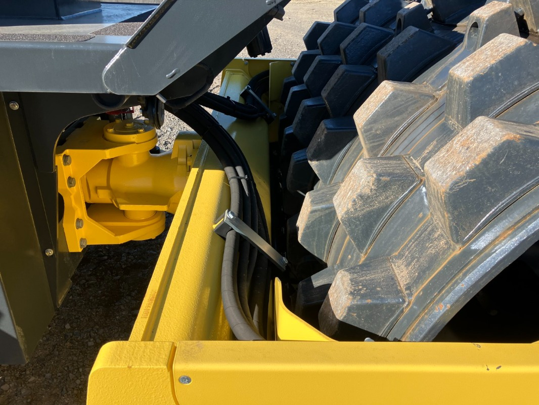 Compactor BOMAG DE BW 211 DH-5 Stage IV/TIER4f: picture 17