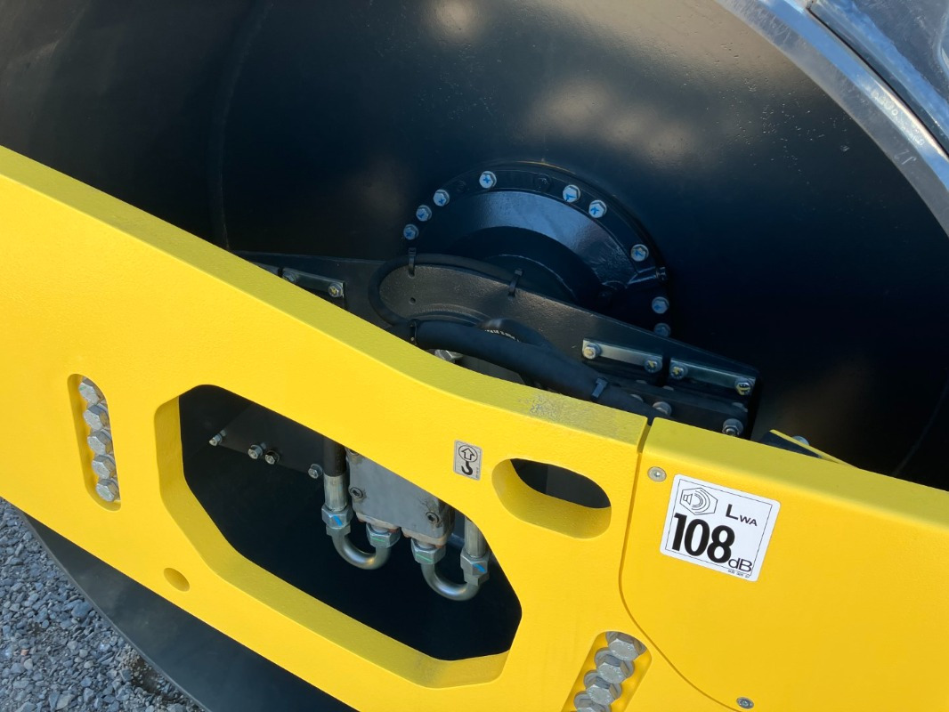 Compactor BOMAG DE BW 211 DH-5 Stage IV/TIER4f: picture 16