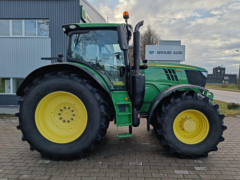 John Deere 6215R - Farm tractor: picture 2 John Deere 6215R - Farm tractor: picture 2