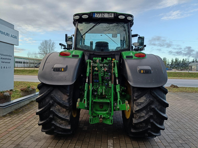 John Deere 6215R - Farm tractor: picture 4 John Deere 6215R - Farm tractor: picture 4
