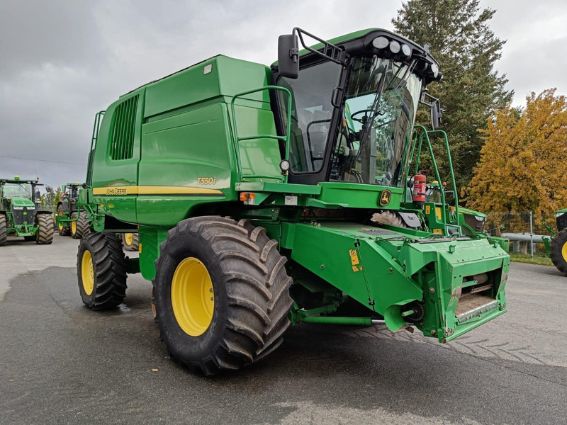 John Deere T550 - Combine harvester: picture 1 John Deere T550 - Combine harvester: picture 1