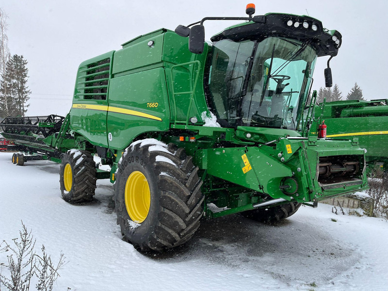 John Deere T660 - Combine harvester: picture 2 John Deere T660 - Combine harvester: picture 2