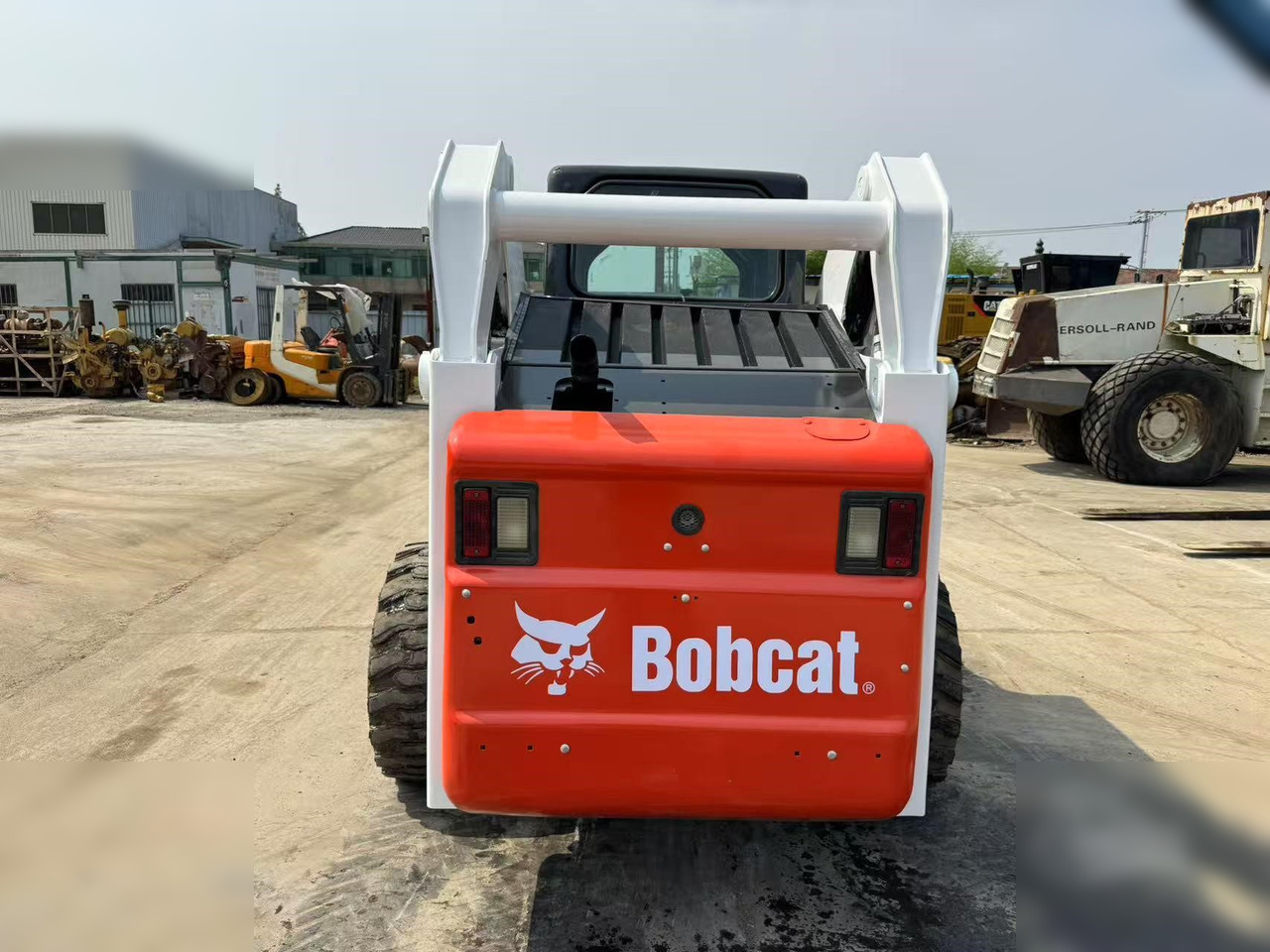 BOBCAT S300 - Skid steer loader: picture 5 BOBCAT S300 - Skid steer loader: picture 5
