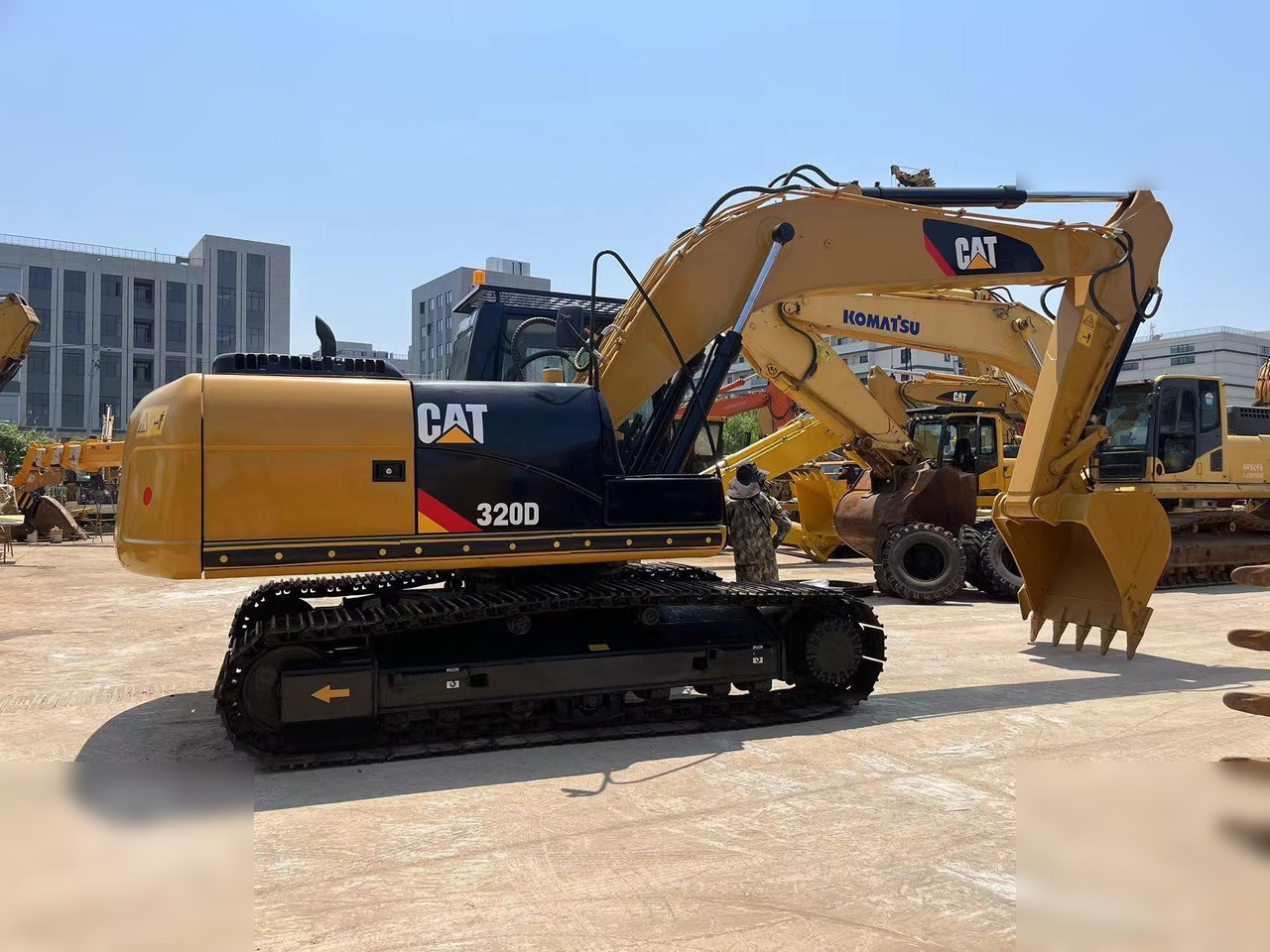 CATERPILLAR 320D - Crawler excavator: picture 2 CATERPILLAR 320D - Crawler excavator: picture 2
