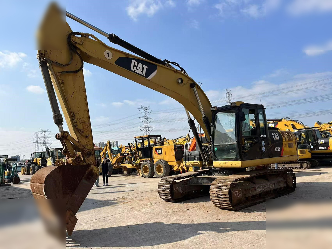 CATERPILLAR 323D - Crawler excavator: picture 2 CATERPILLAR 323D - Crawler excavator: picture 2