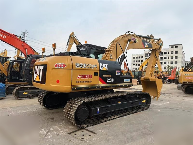 CATERPILLAR 323D - Crawler excavator: picture 1 CATERPILLAR 323D - Crawler excavator: picture 1