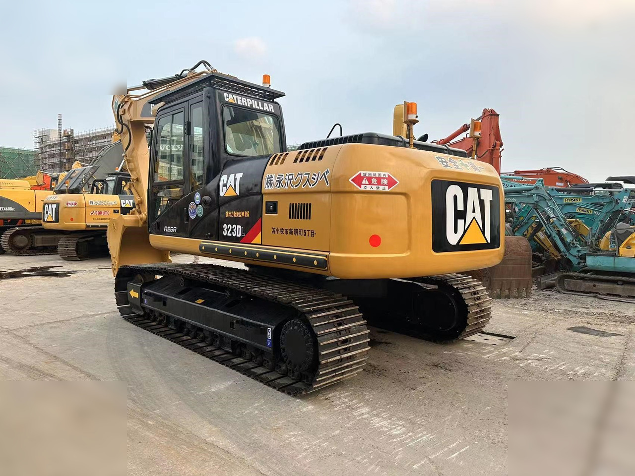 CATERPILLAR 323DL - Crawler excavator: picture 5 CATERPILLAR 323DL - Crawler excavator: picture 5