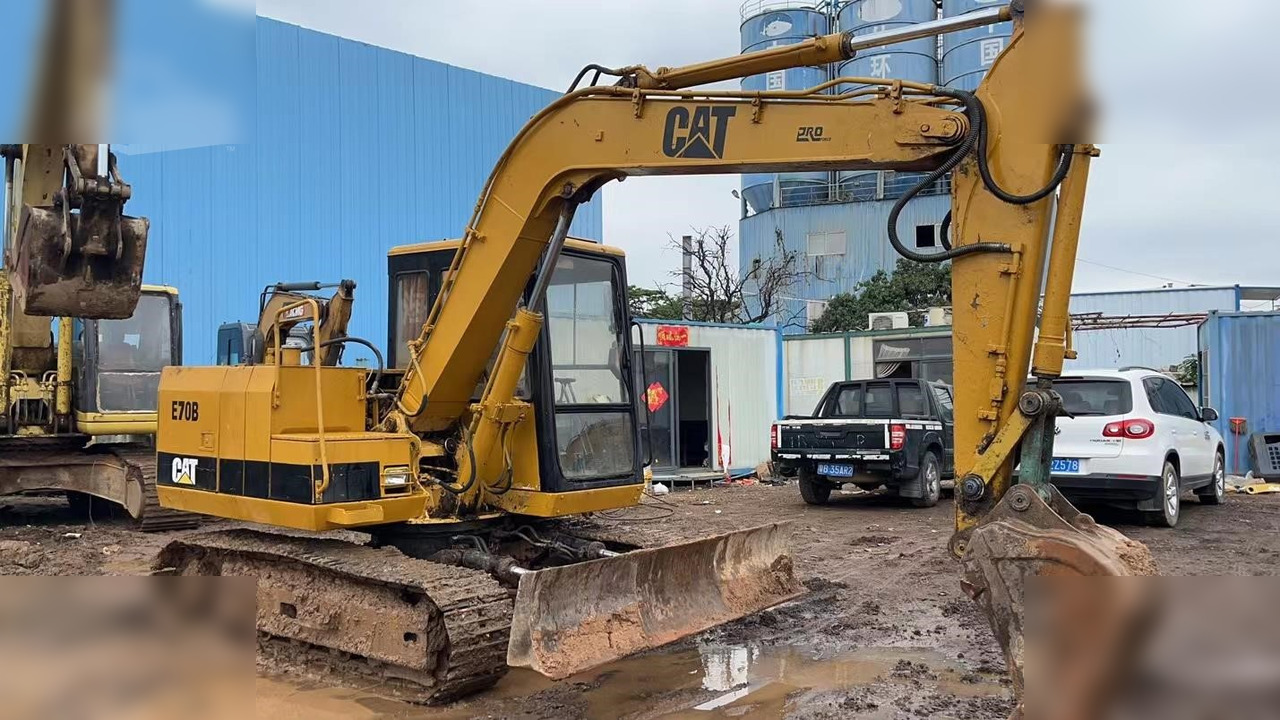 CATERPILLAR E70B - Crawler excavator: picture 1 CATERPILLAR E70B - Crawler excavator: picture 1