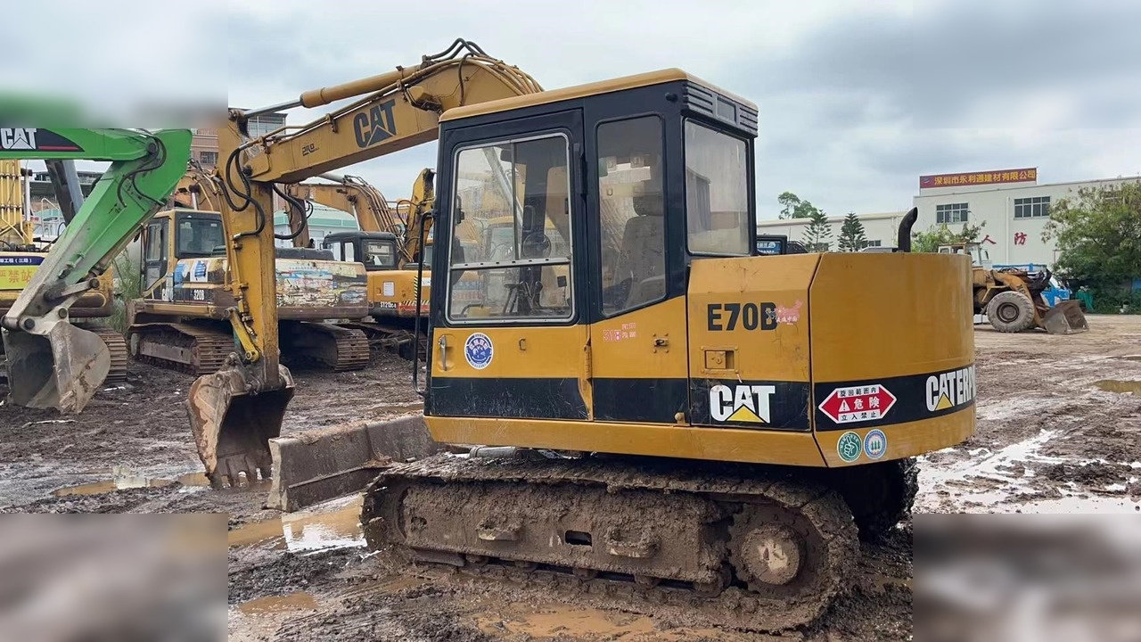 CATERPILLAR E70B - Crawler excavator: picture 2 CATERPILLAR E70B - Crawler excavator: picture 2