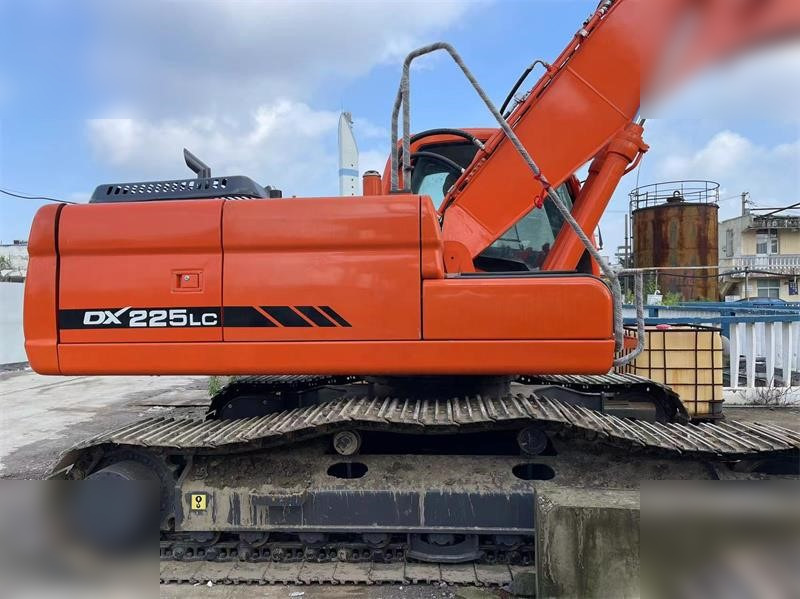 Crawler excavator DOOSAN DX225 LC: picture 6