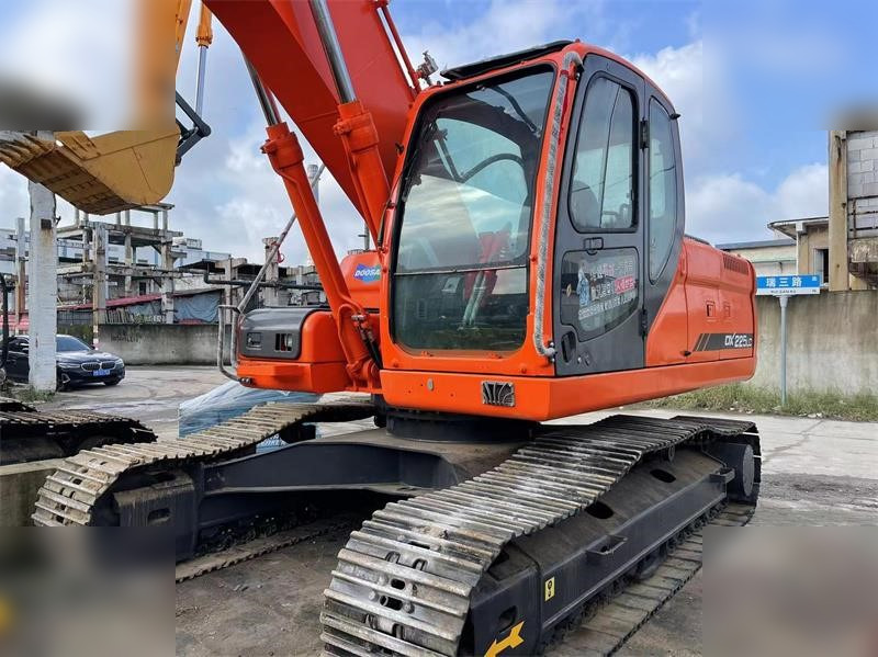 Crawler excavator DOOSAN DX225 LC: picture 7