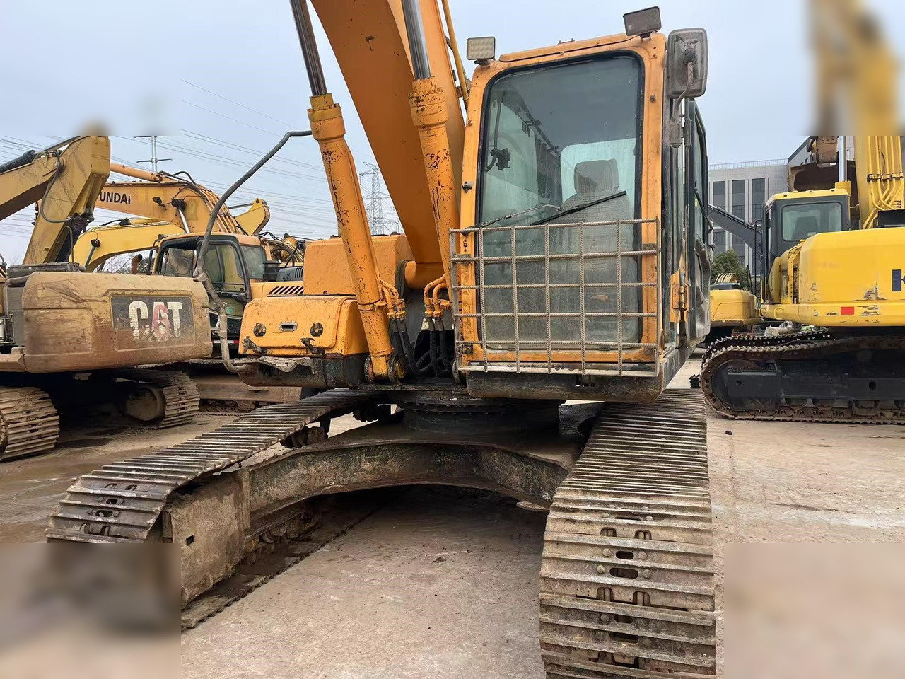 HYUNDAI ROBEX 220 LC-9S - Crawler excavator: picture 4 HYUNDAI ROBEX 220 LC-9S - Crawler excavator: picture 4