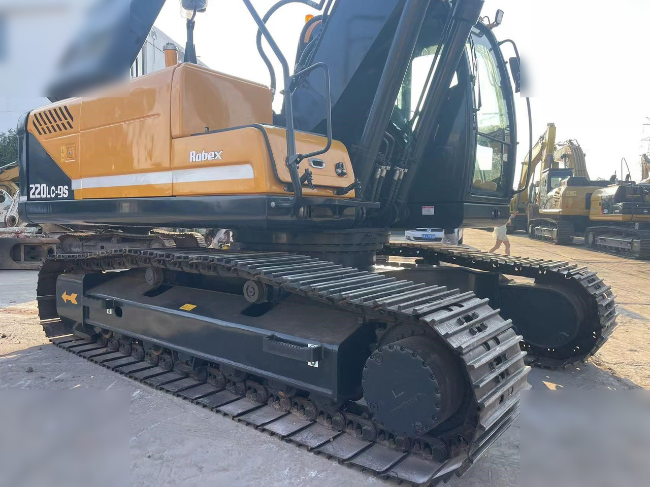 HYUNDAI ROBEX 220 LC-9S - Crawler excavator: picture 4 HYUNDAI ROBEX 220 LC-9S - Crawler excavator: picture 4