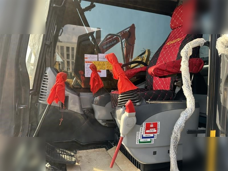 Crawler excavator KOMATSU PC130-7: picture 8