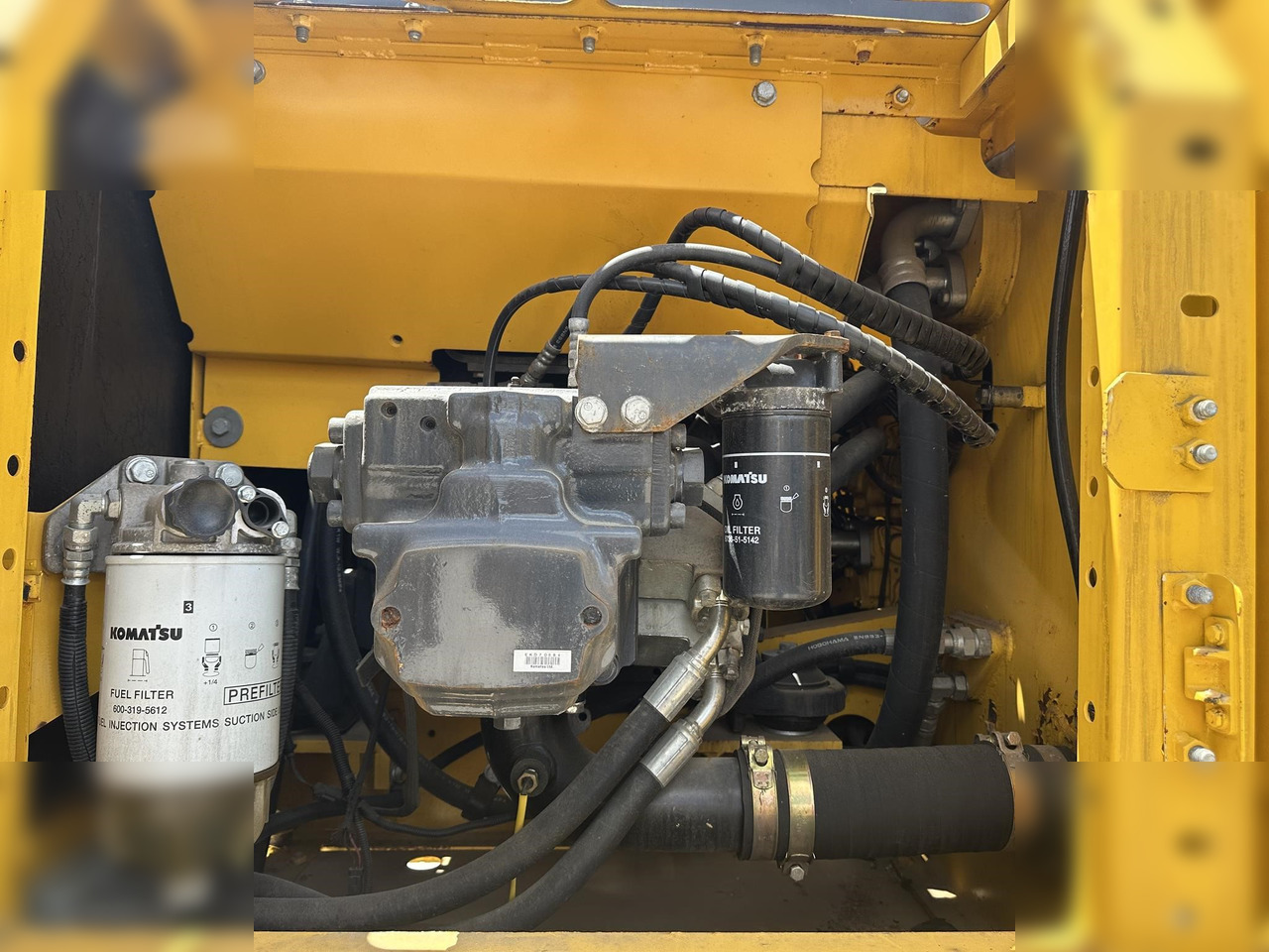 Crawler excavator KOMATSU PC200-8: picture 6