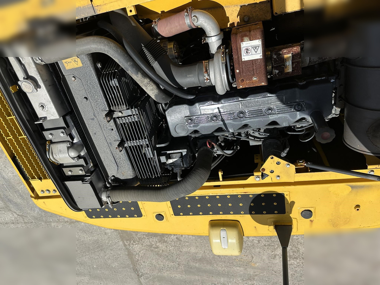 Crawler excavator KOMATSU PC200-8: picture 7