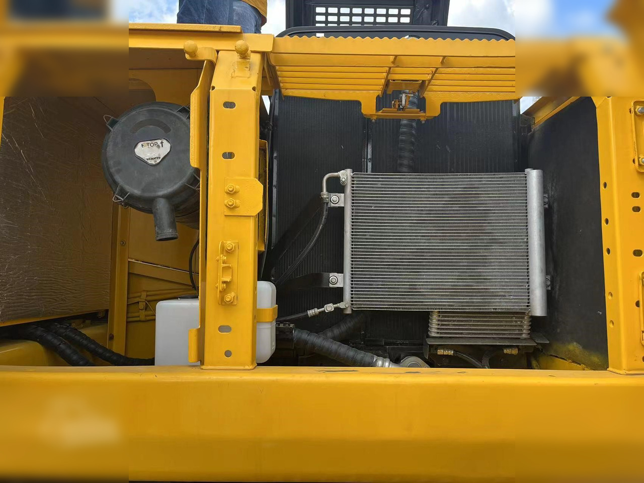 Crawler excavator KOMATSU PC220-8: picture 8 Crawler excavator KOMATSU PC220-8: picture 8