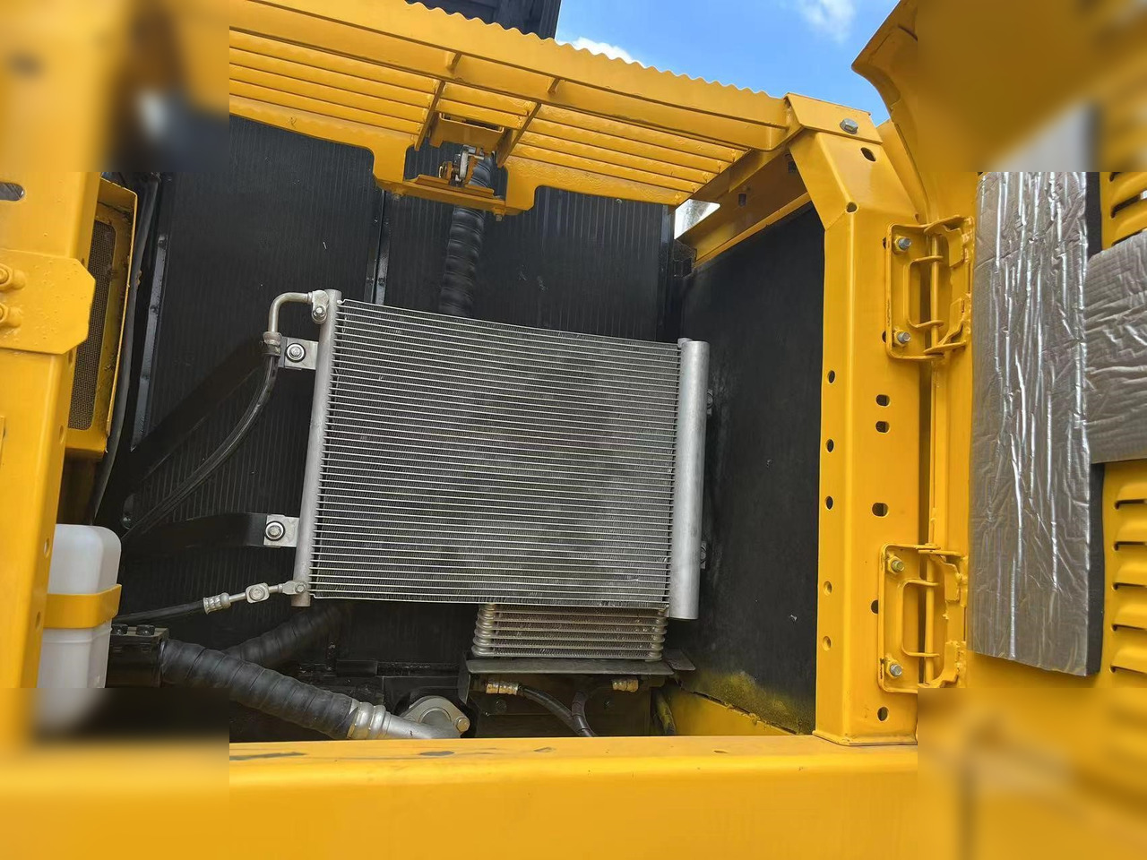 Crawler excavator KOMATSU PC220-8: picture 7 Crawler excavator KOMATSU PC220-8: picture 7