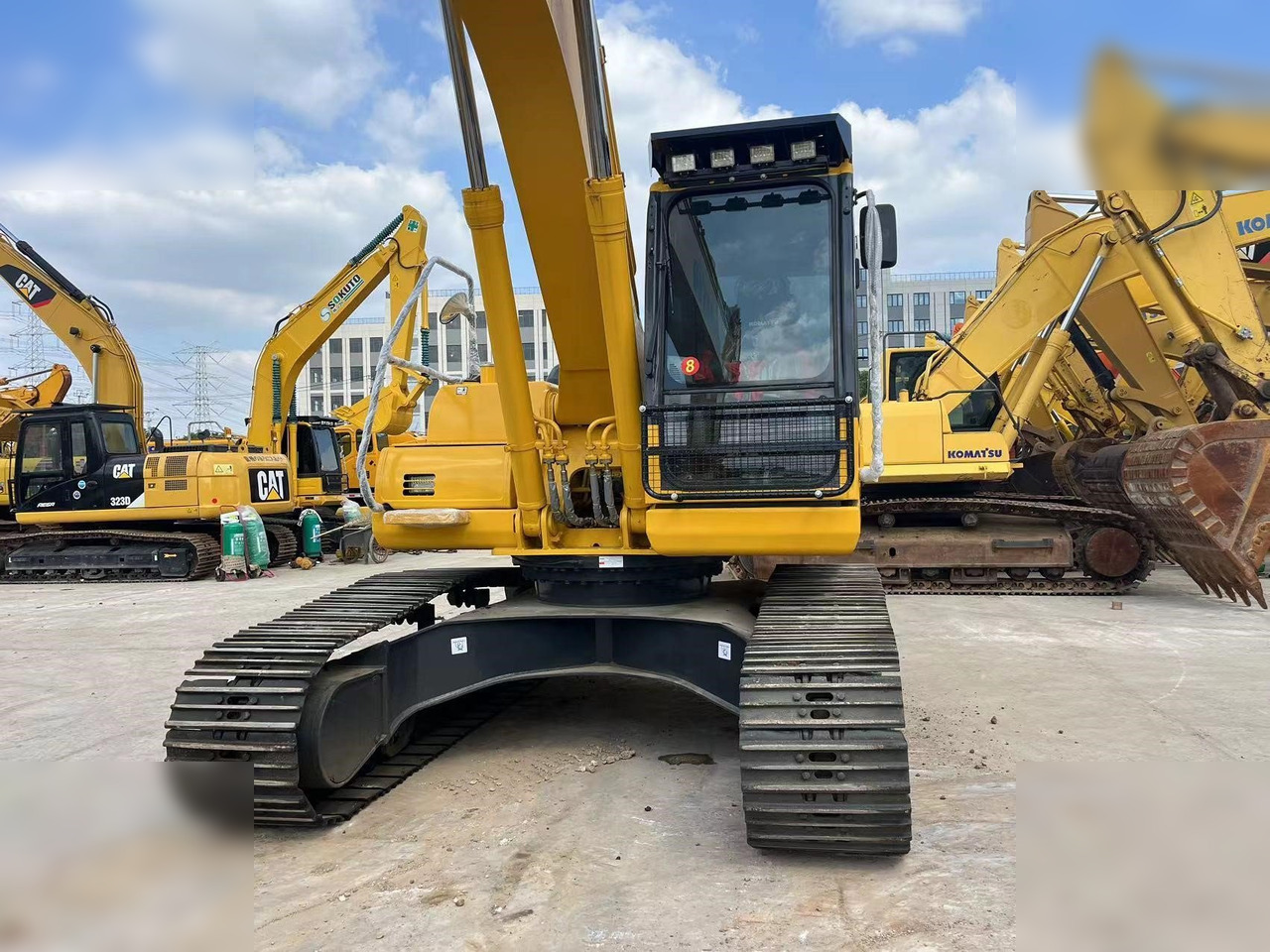 Crawler excavator KOMATSU PC220-8: picture 6 Crawler excavator KOMATSU PC220-8: picture 6