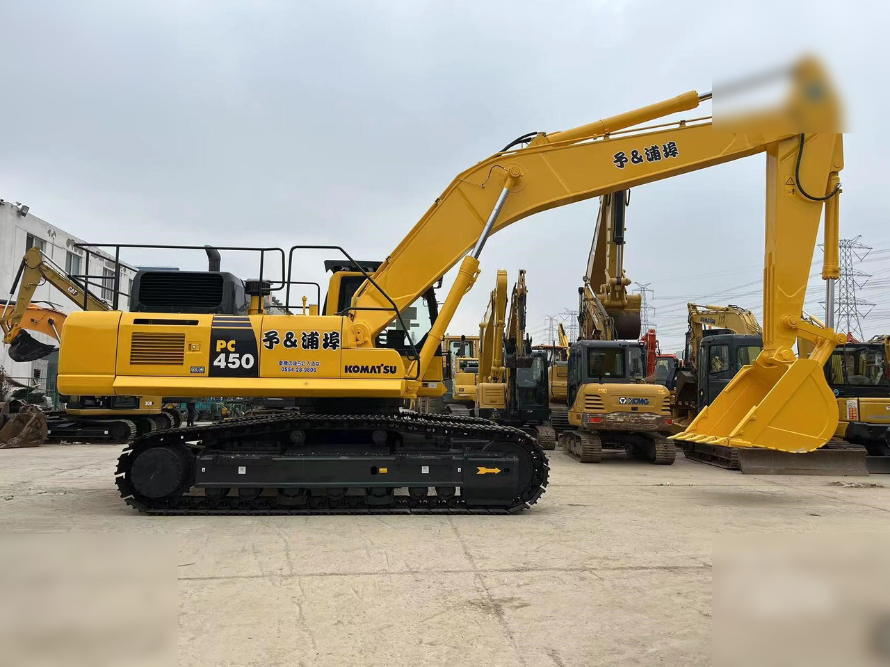 KOMATSU PC450 - Crawler excavator: picture 1 KOMATSU PC450 - Crawler excavator: picture 1