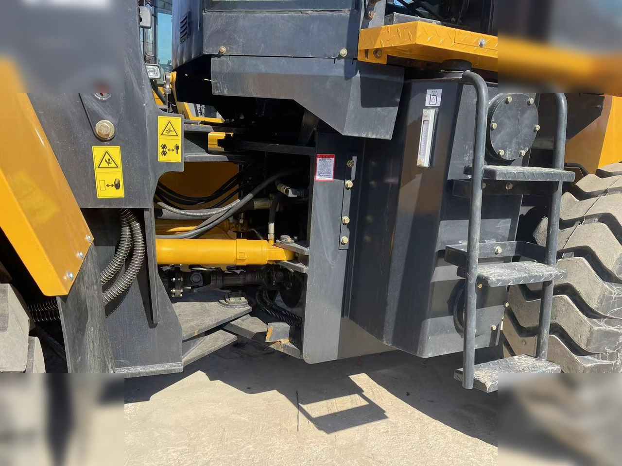 LIUGONG CLG835H - Wheel loader: picture 5 LIUGONG CLG835H - Wheel loader: picture 5