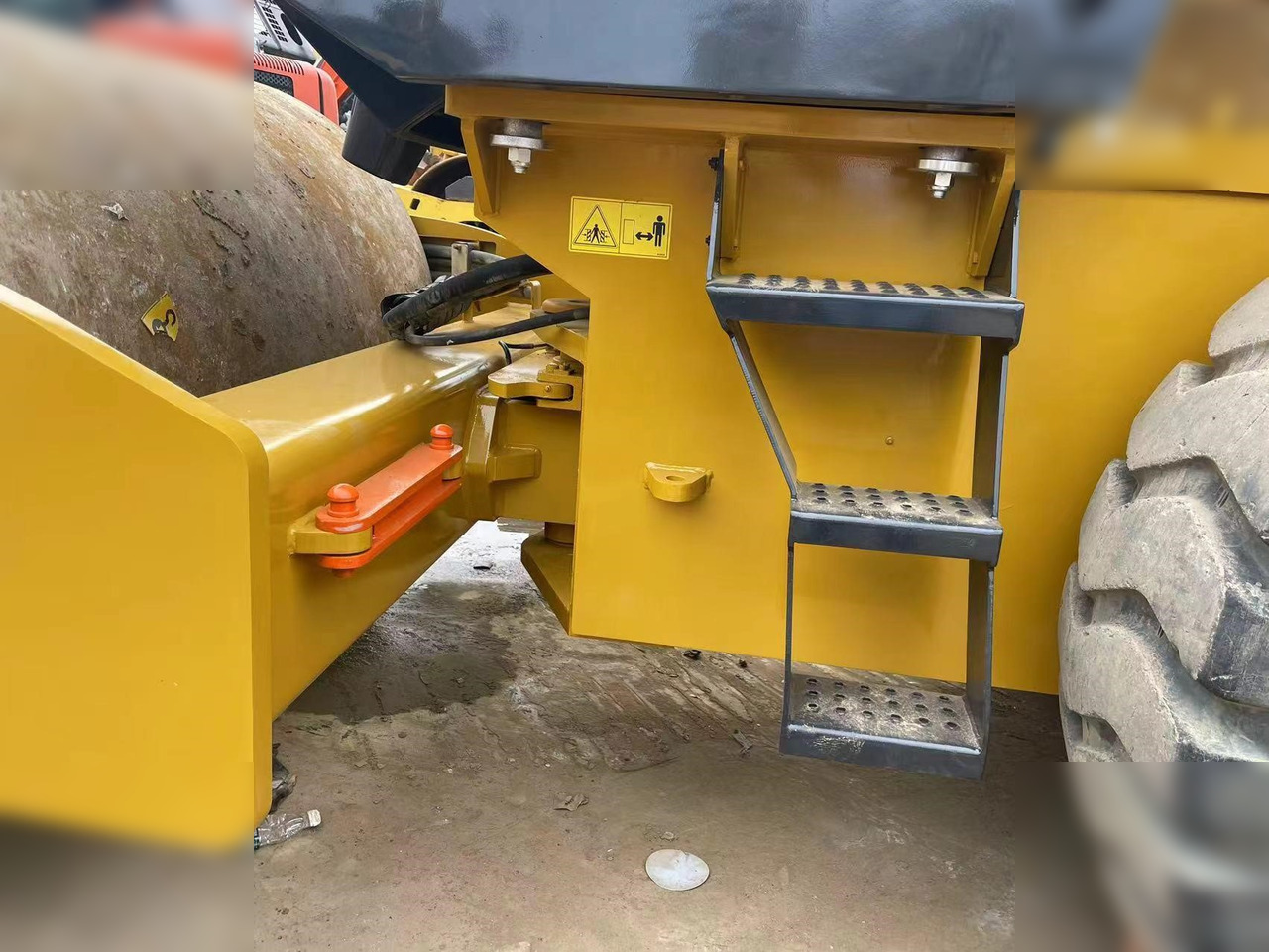 Roller XCMG XS143J: picture 7