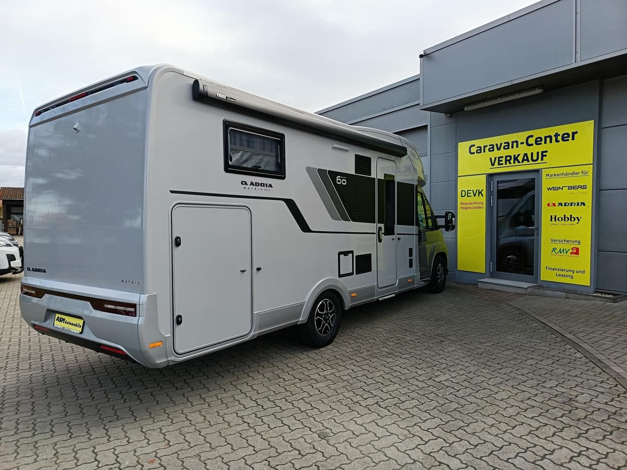 Adria Matrix 60Y 670 SL 4,4t*JUBILEE*MARKISE*LED*NAVI* - Semi-integrated motorhome: picture 5 Adria Matrix 60Y 670 SL 4,4t*JUBILEE*MARKISE*LED*NAVI* - Semi-integrated motorhome: picture 5