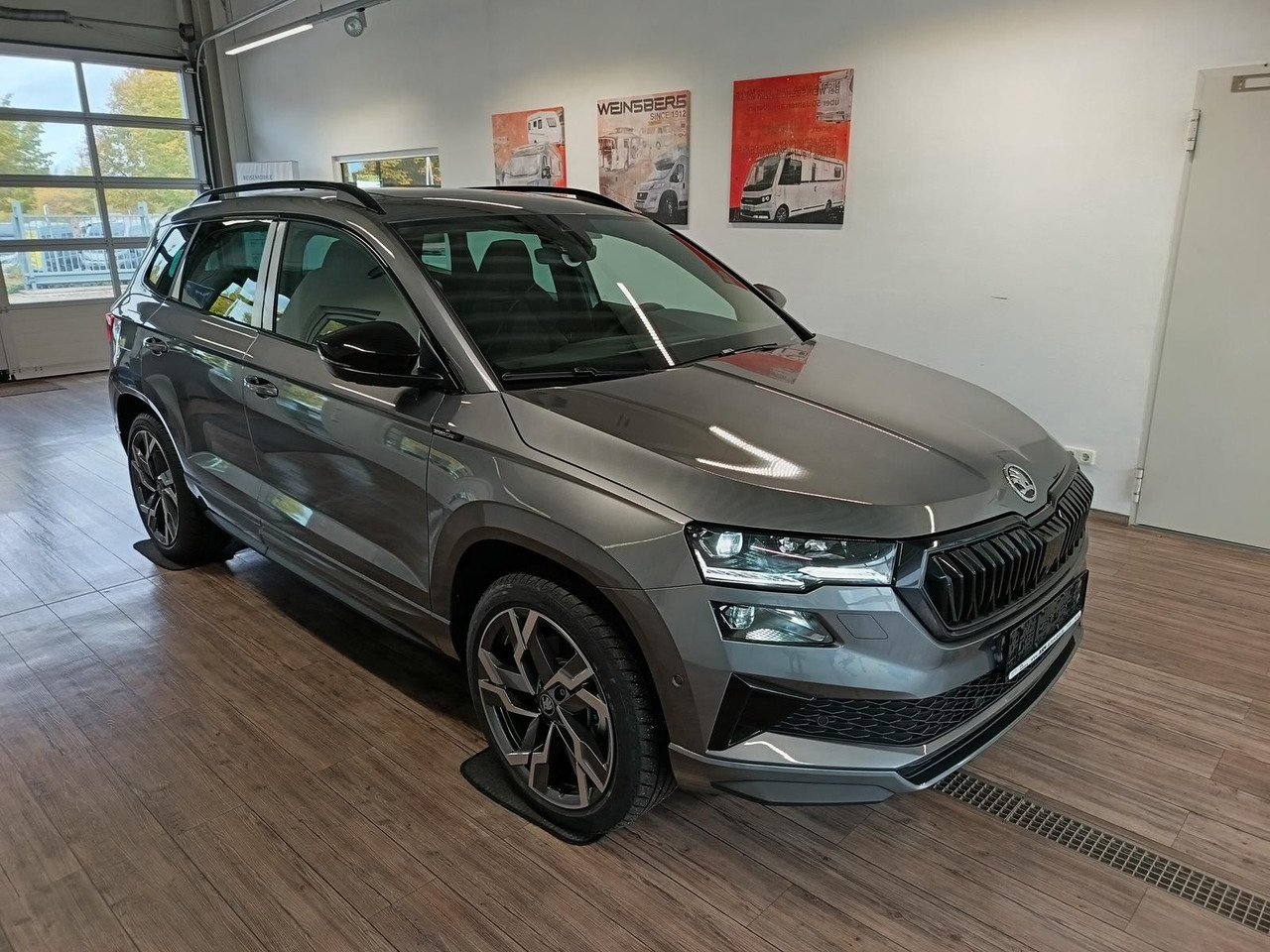 Skoda Karoq Sportline 2,0 TDI 4x4*AHK*PSD*STD.HZG*DCC* - SUV: picture 3 Skoda Karoq Sportline 2,0 TDI 4x4*AHK*PSD*STD.HZG*DCC* - SUV: picture 3
